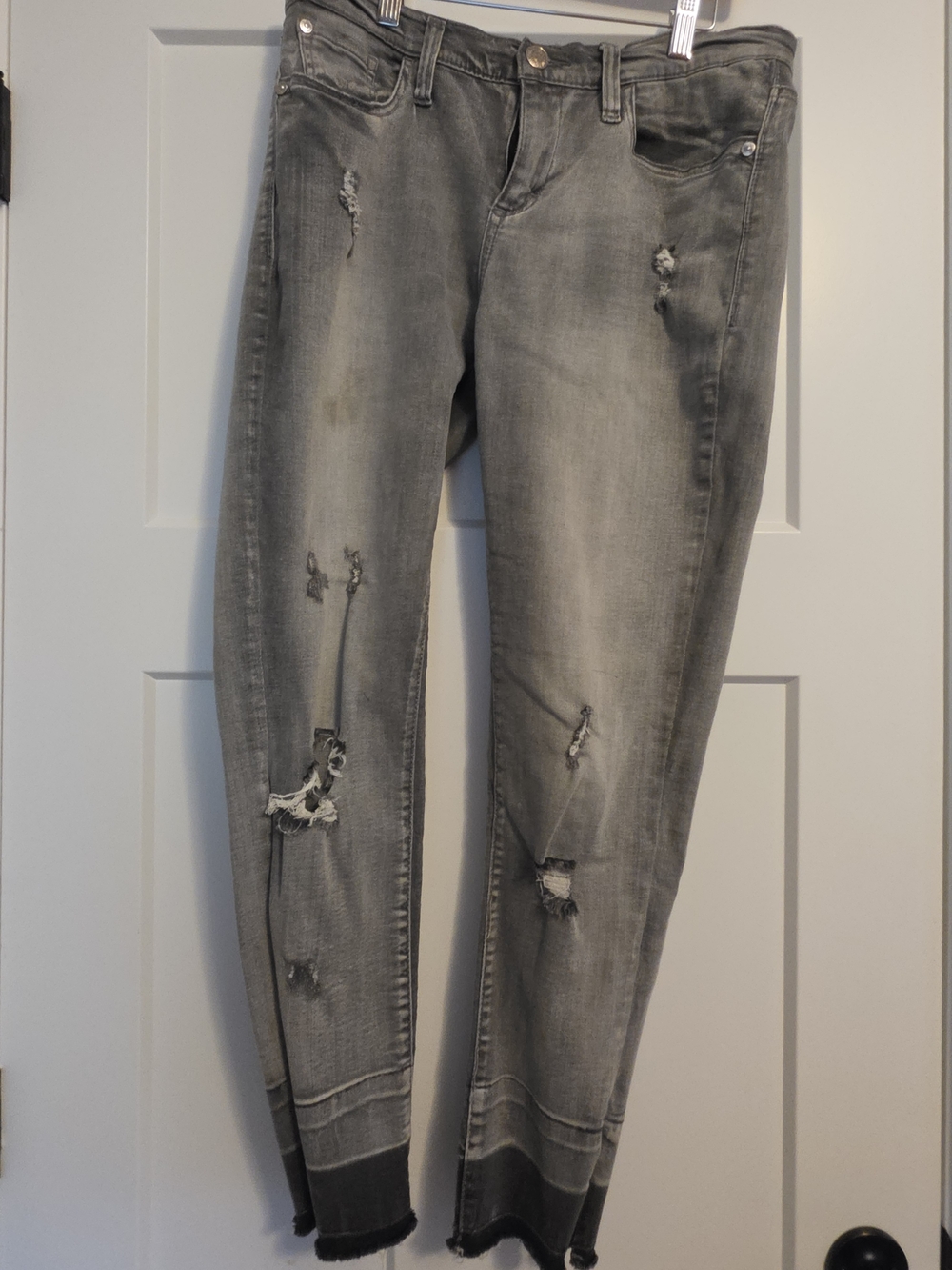 Seven7 Women's Grey Distressed Skinny Jeans
